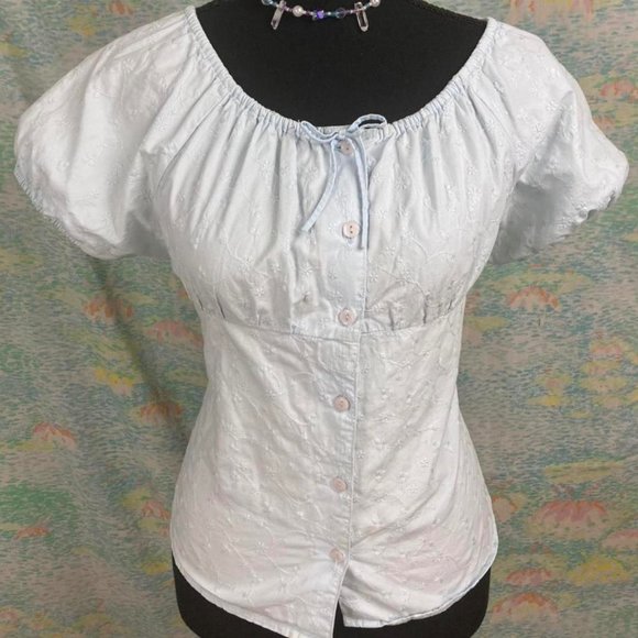 ❌SOLD❌ Y2k pastel blue eyelet puff sleeve milkmaid button top size large - Picture 4 of 4